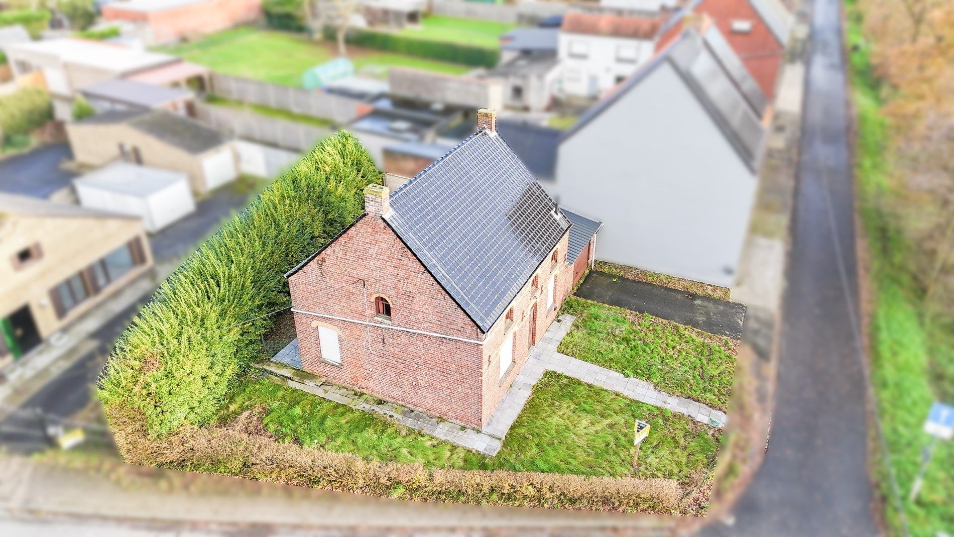Unieke kans: Karaktervolle te renoveren woning! foto 2