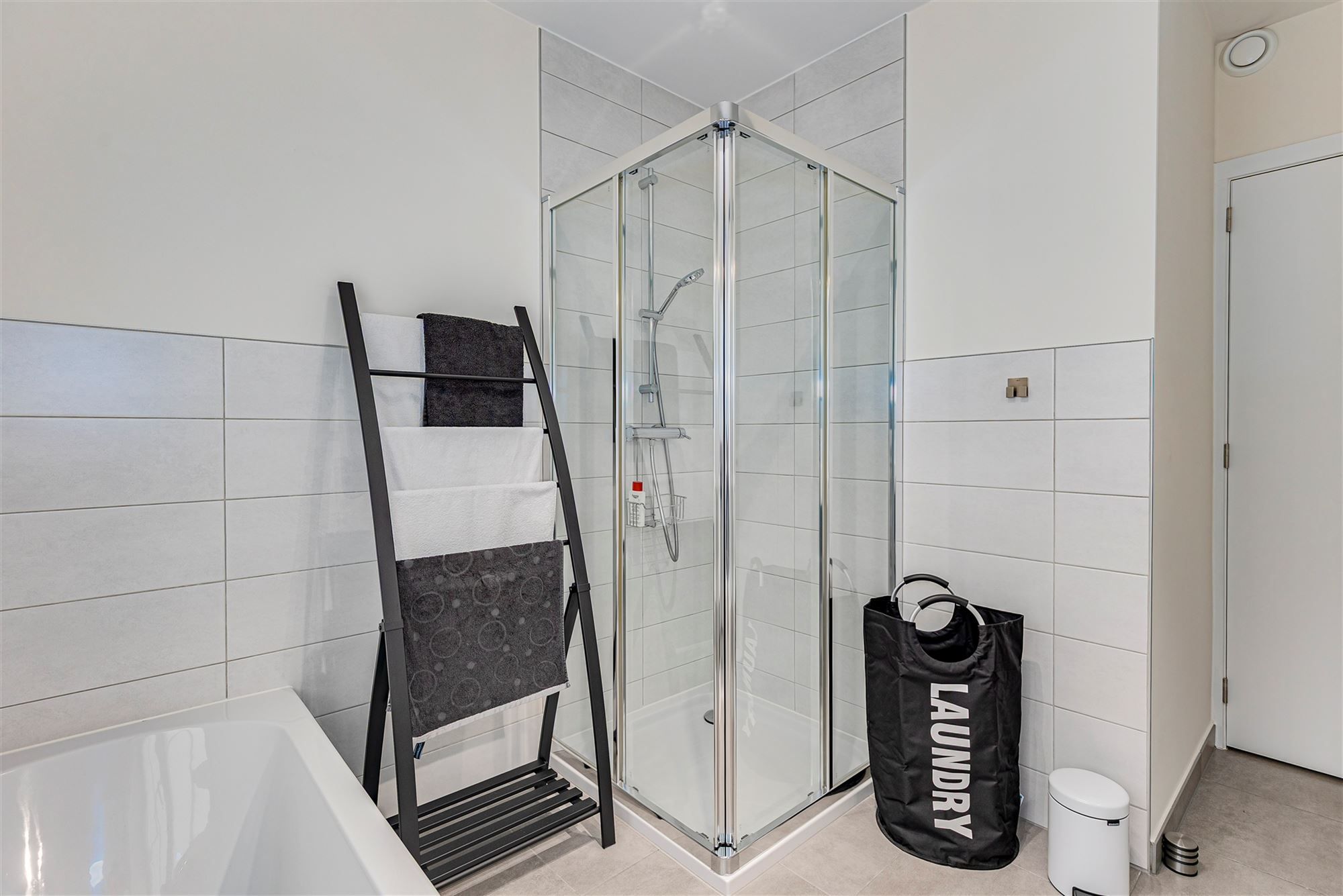 Lichtrijk appartement met 2 slpk en terras in Bazel foto 9