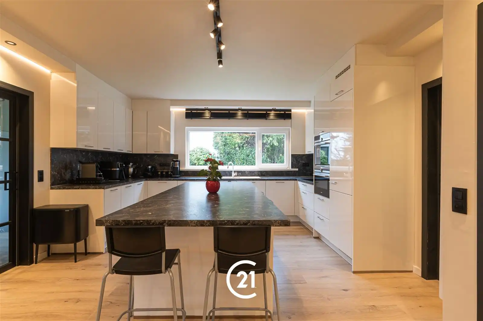 Luxueus afgewerkte villa met 5 slaapkamers in Leerne! foto 8