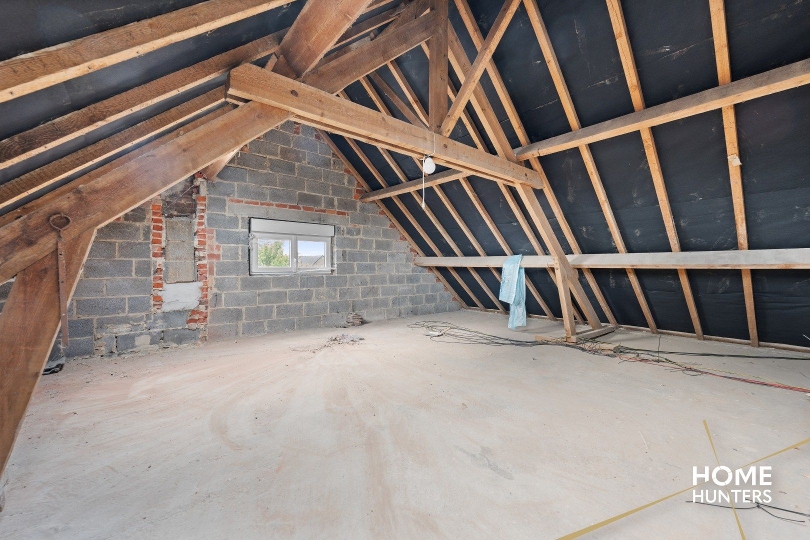 Ruime hoekwoning met potentieel te Roeselare! foto 11