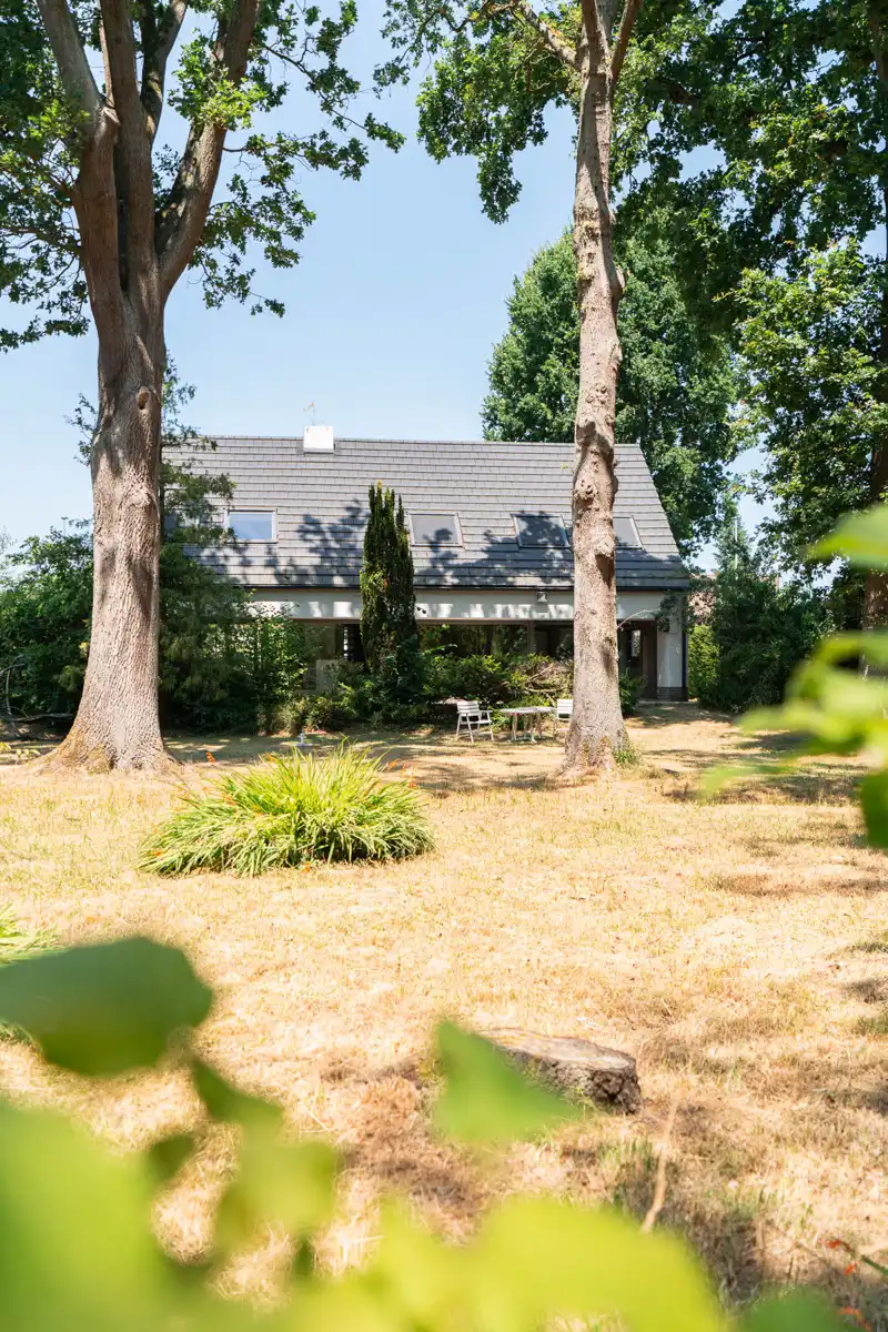 Charmante en ruime villa op een toplocatie in het groen foto 30