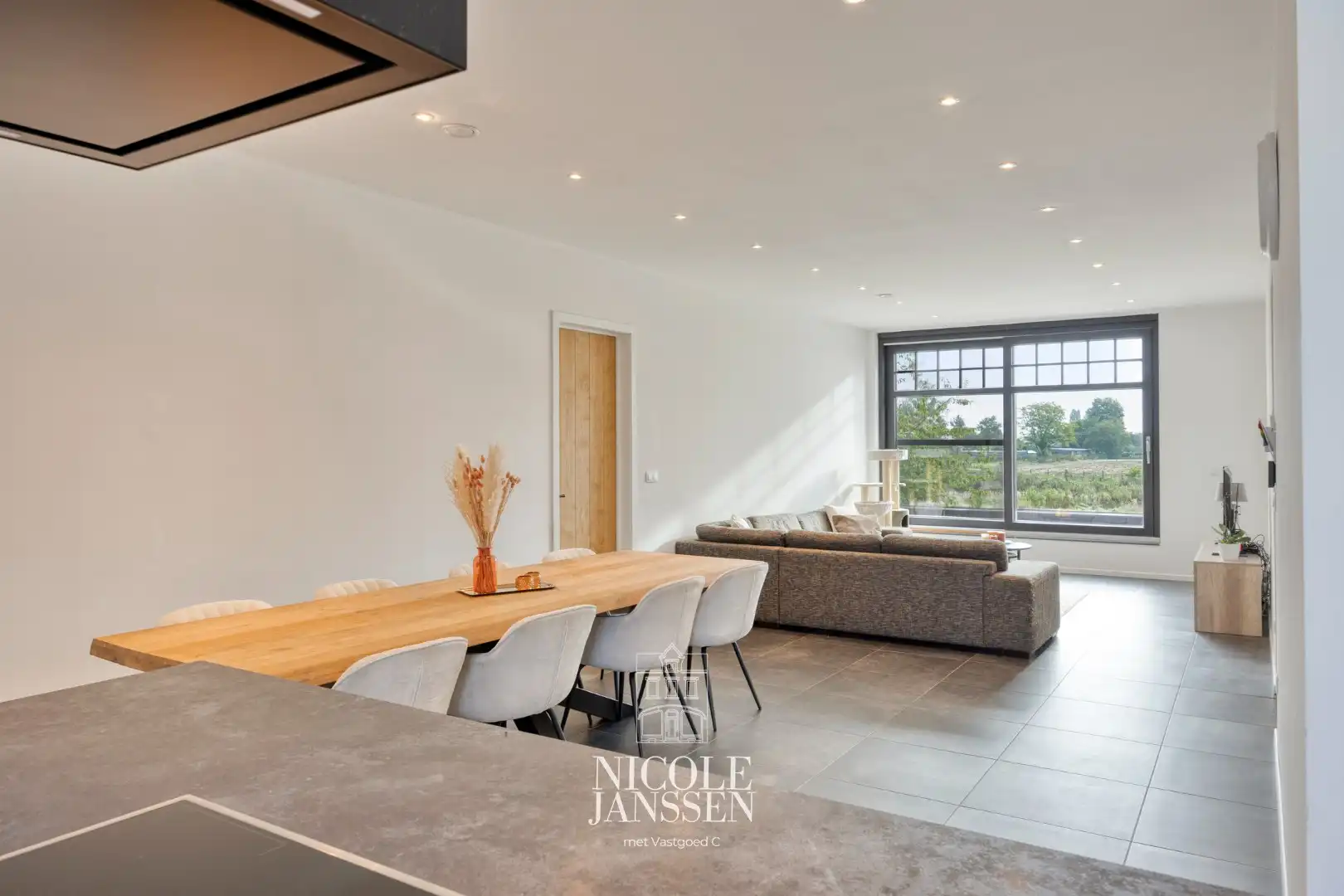 Handelspand met bovenwoning foto 25