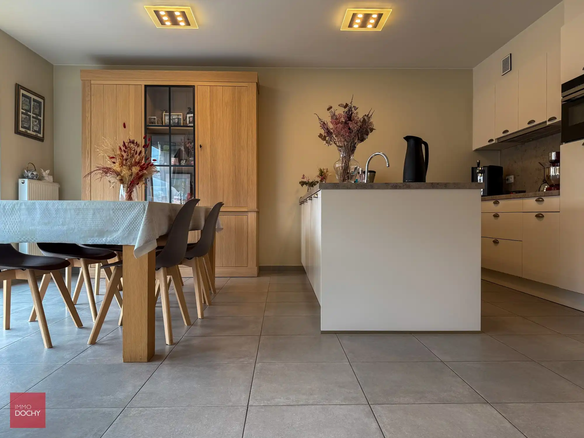 Recent instapklaar appartement op wandelafstand tot centrum | J. Duthoystraat foto 3