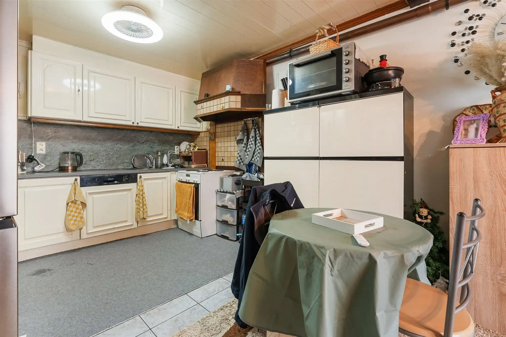 TE RENOVEREN WONING MET BOVENLIGGEND APPARTEMENT GELEGEN TE HEPPEN foto 10