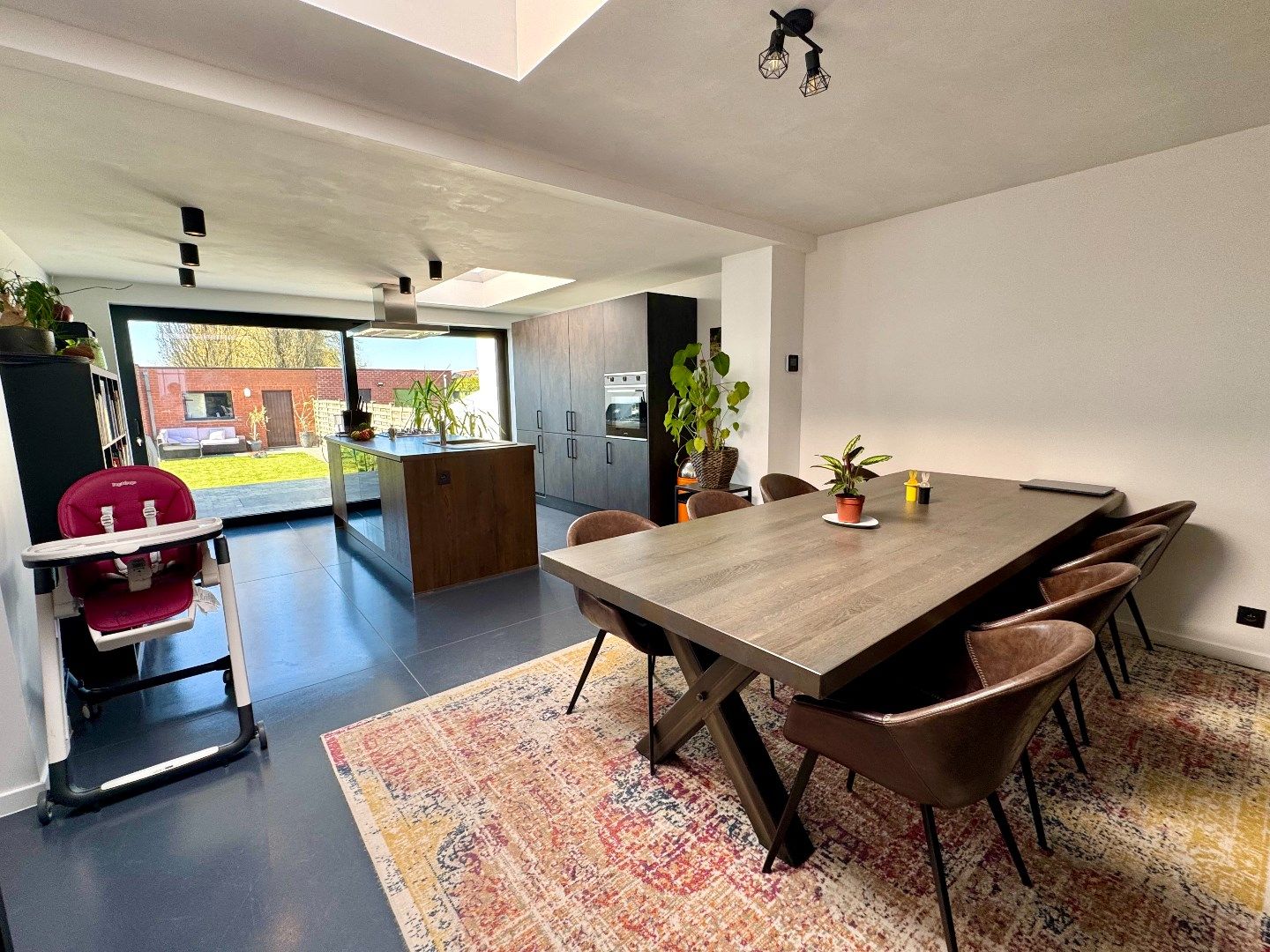 GERENOVEERDE WONING MET 2 SLPKS, TUIN EN GARAGE foto 11
