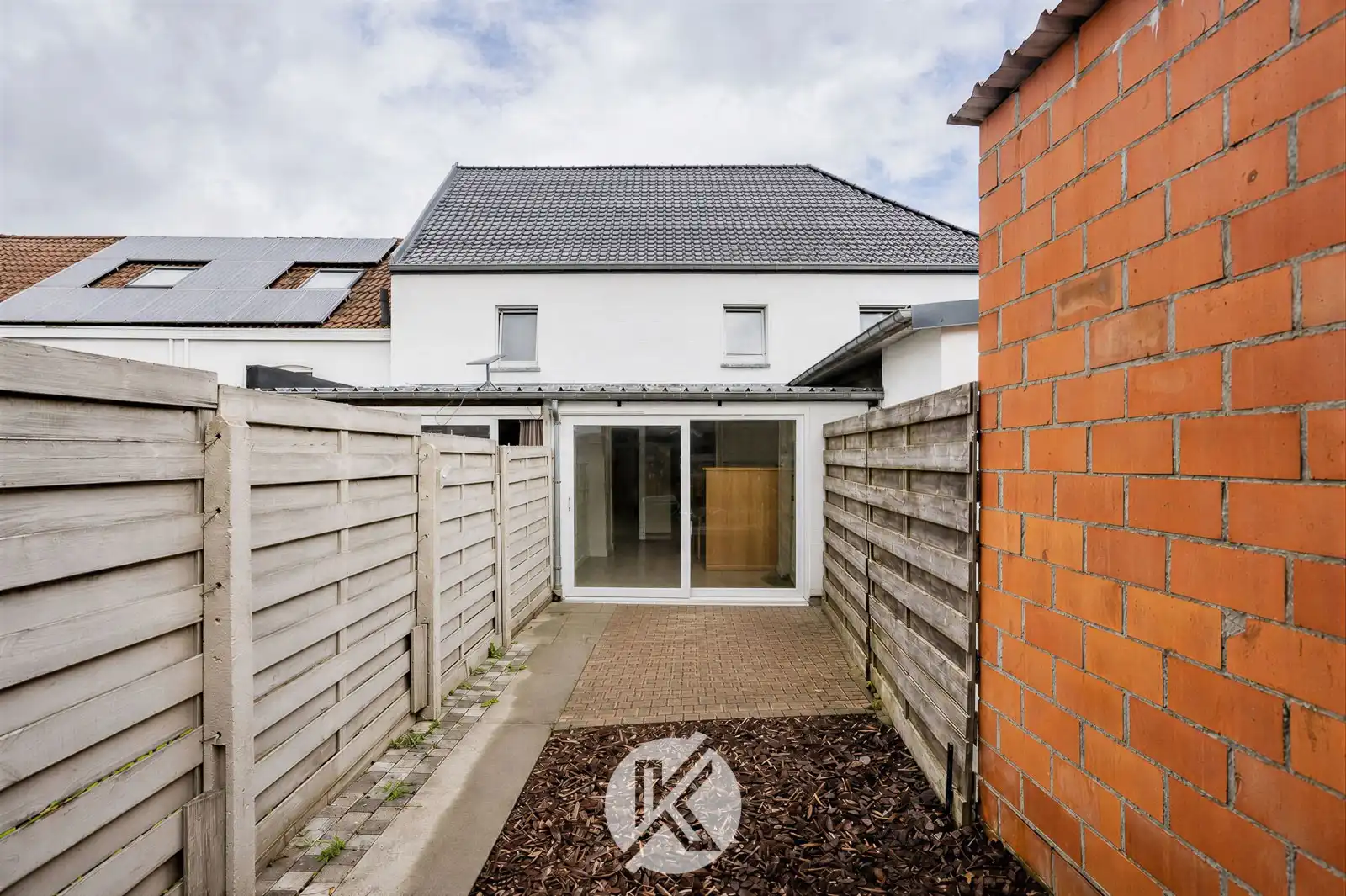 Charmante woning met ruime garage foto 9