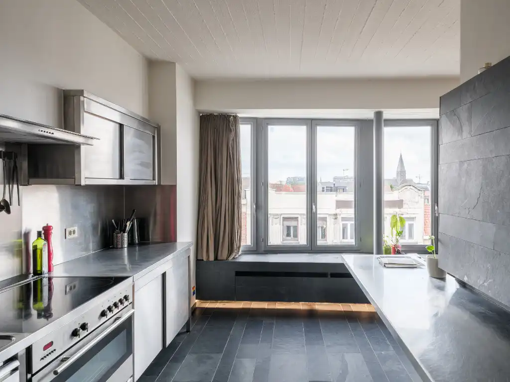 Ruim tweeslaapkamerappartement met verzicht nabij het Citadelpark en stadscentrum. foto 4