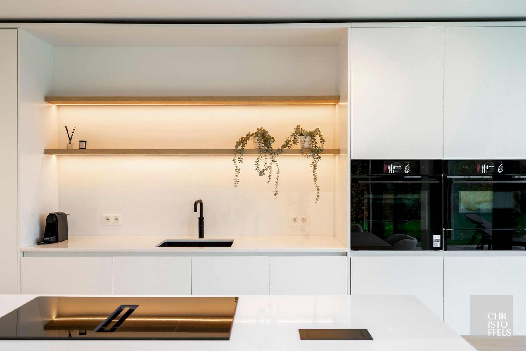 High-end gerenoveerde eigentijdse villa op een perceel van 4.379m² te Hasselt! foto 11