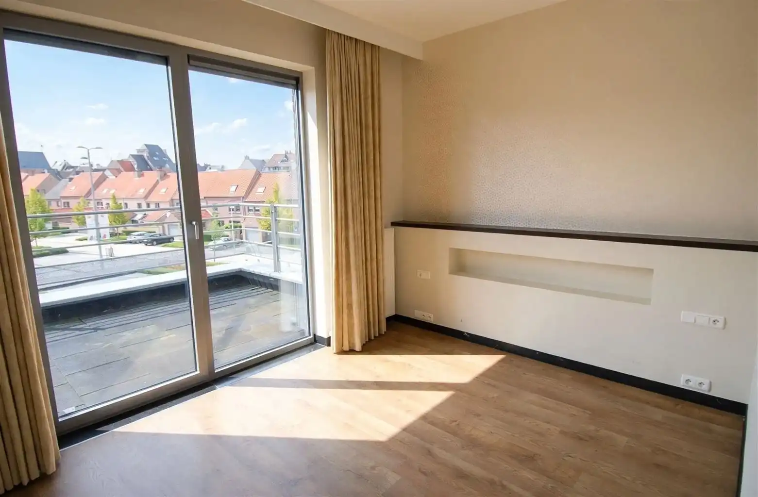 Prachtig appartement met 2 slaapkamers, terras en garagebox gelegen in Residentie Kloosterbempden, midden in het centrum van Maaseik. foto 7
