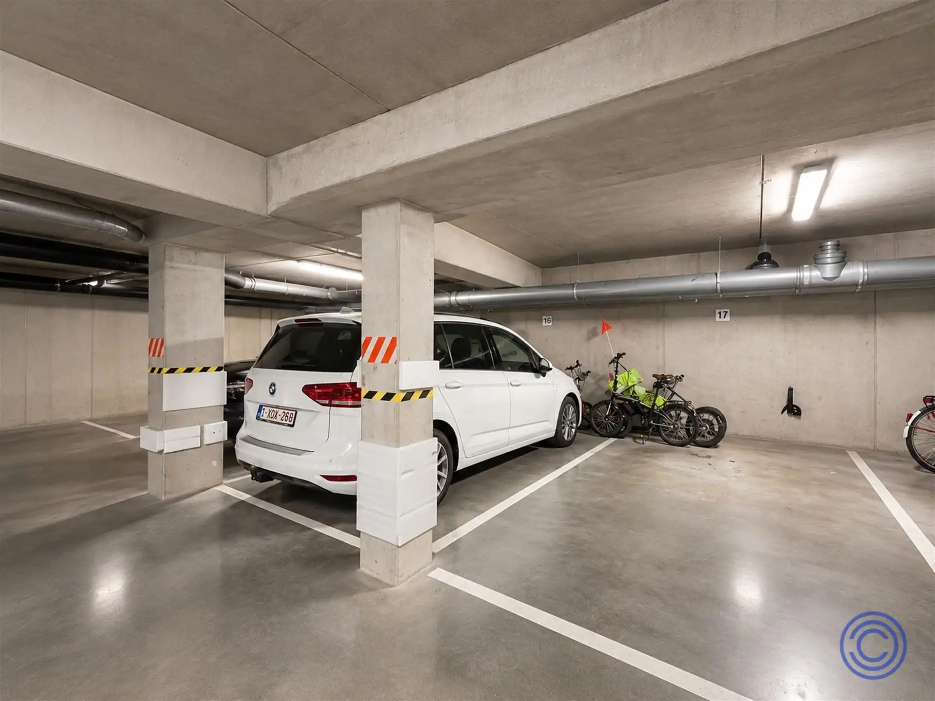 Instapklaar 2-slpk appartement met terras in groene stadsomgeving! foto 14