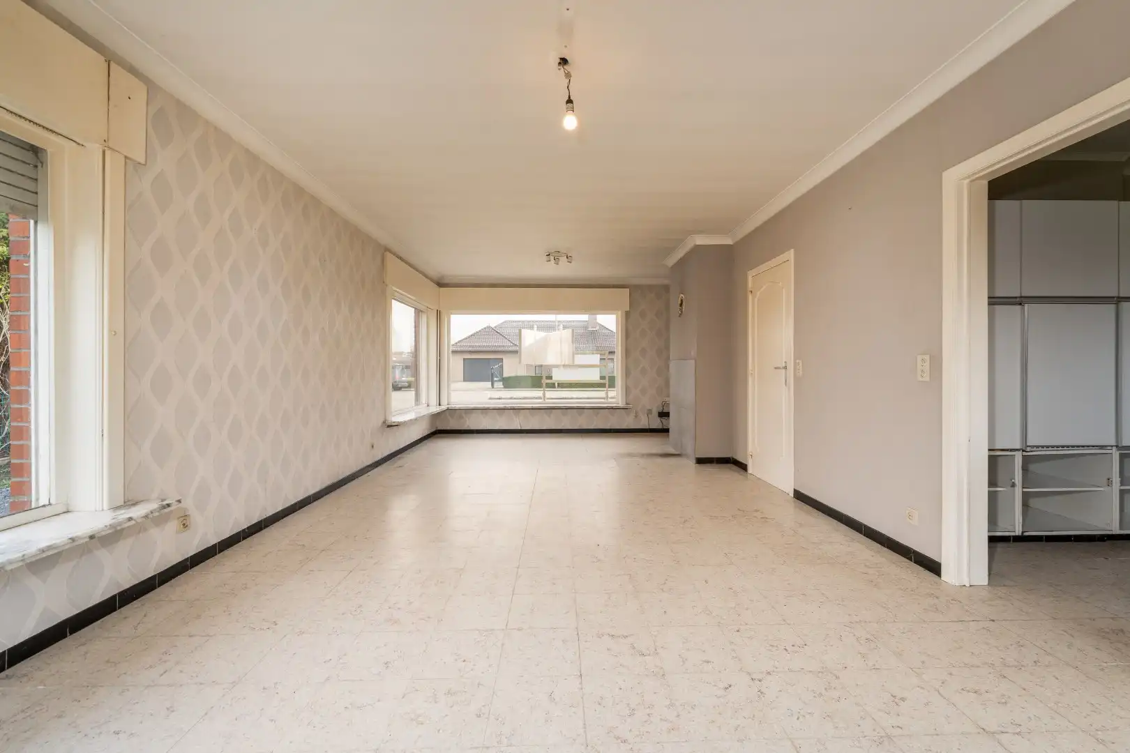 Halfopen blikvanger met grote tuin en 4 slaapkamers in rustige woonwijk in koekelare foto 3