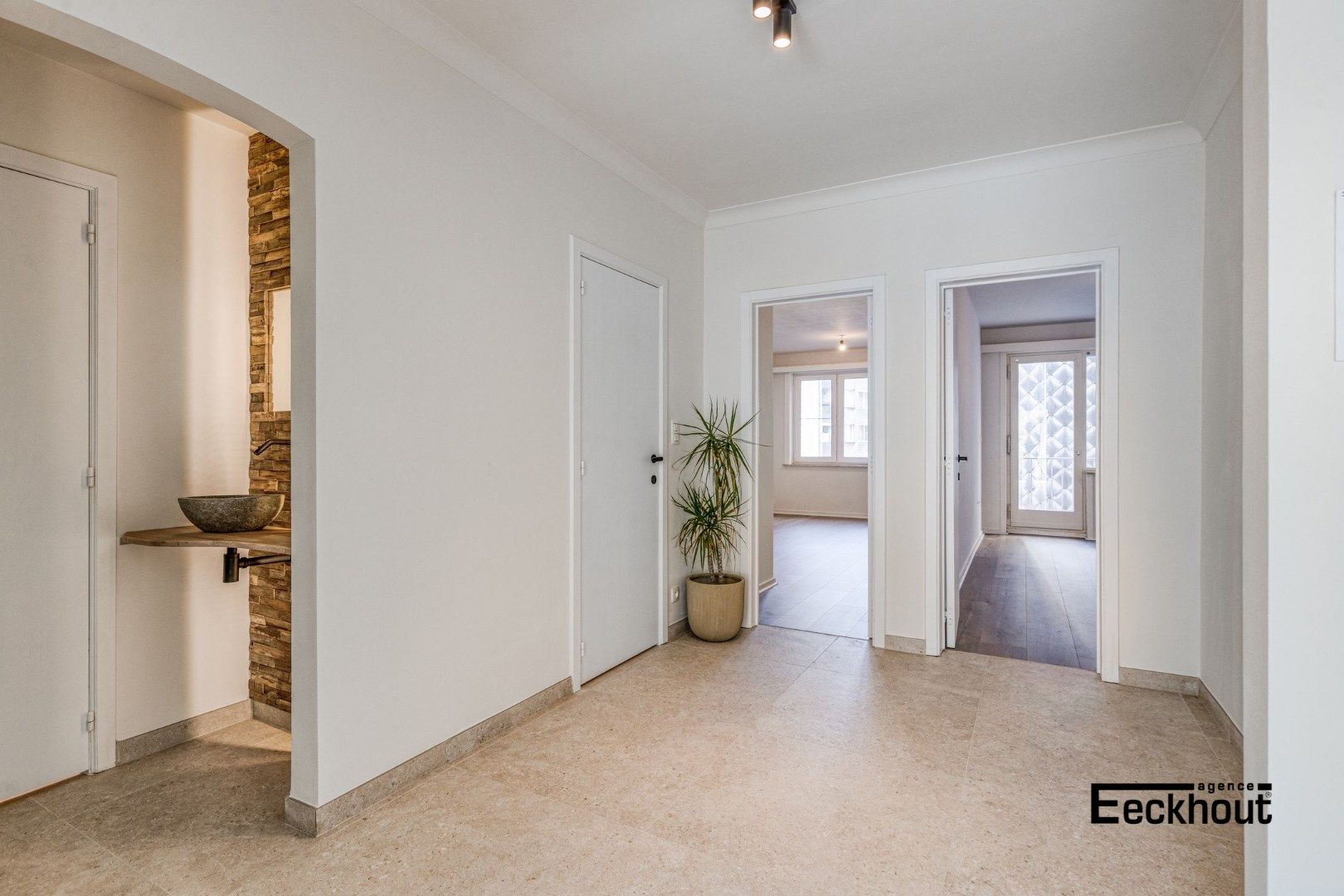 Exclusief, volledig vernieuwd appartement (104 m²) op gegeerde ligging te Oostende! foto 11