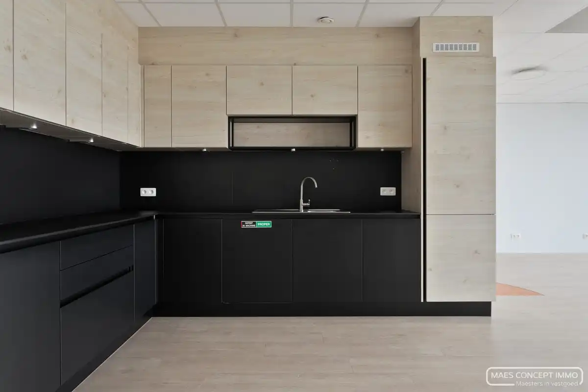 Kantoorruimte 251 m² te huur vlakbij E17 te Zwevegem foto 5