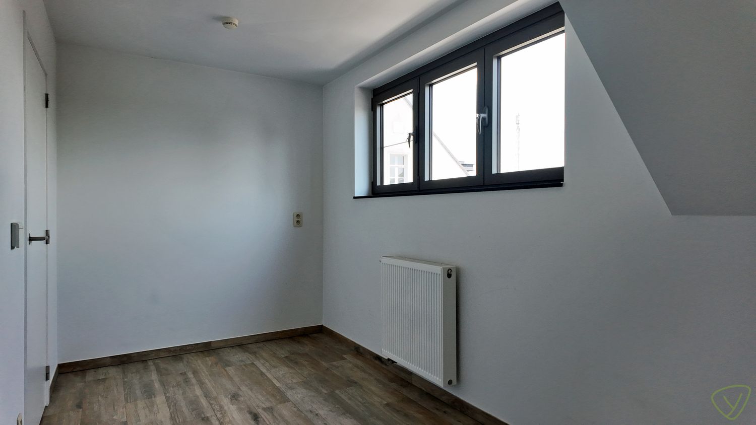 Instapklaar duplex-appartement met terras in het hart van Waarschoot! foto 16
