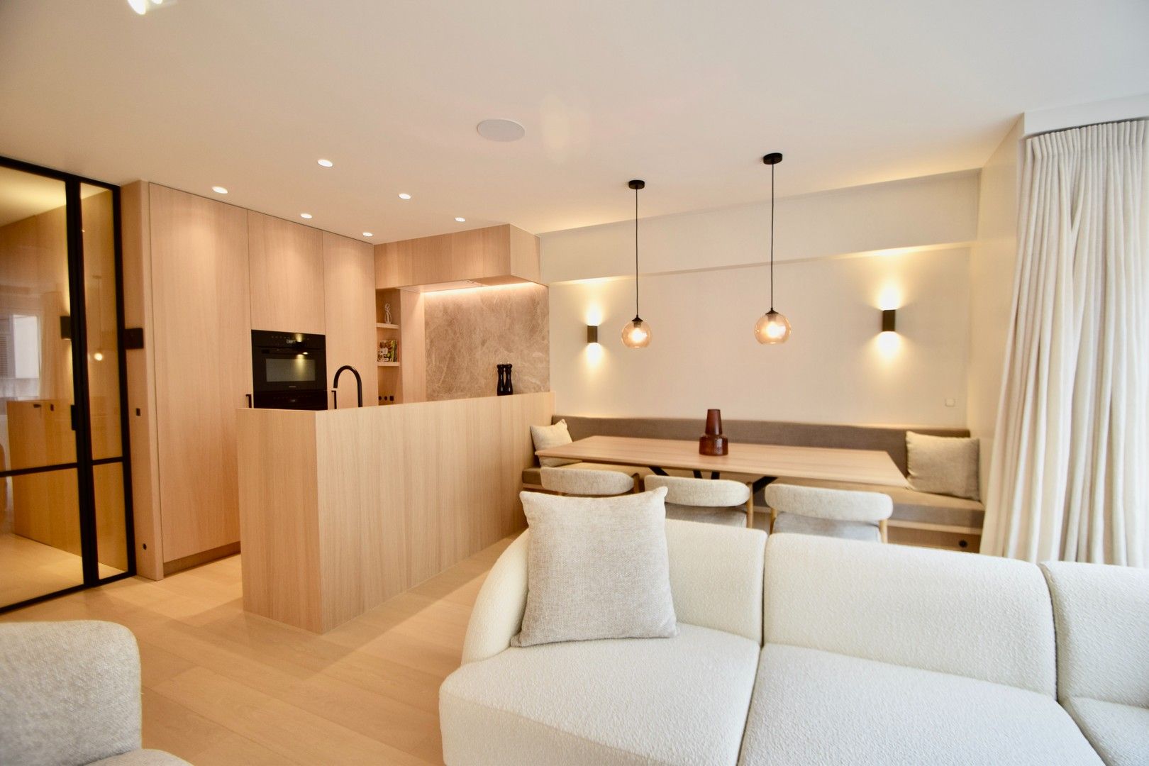 Gerenoveerd appartement met 3 slaapkamers in het centrum van Knokke op 3 stappen van de zee. foto 6