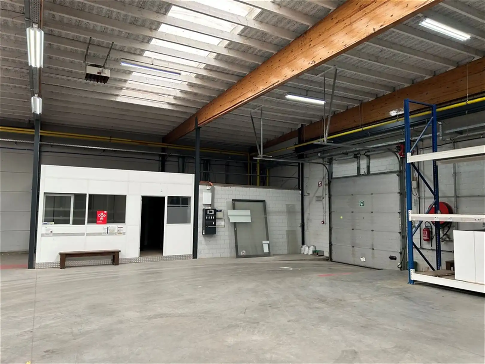 Magazijnen nabij E40, foto 10