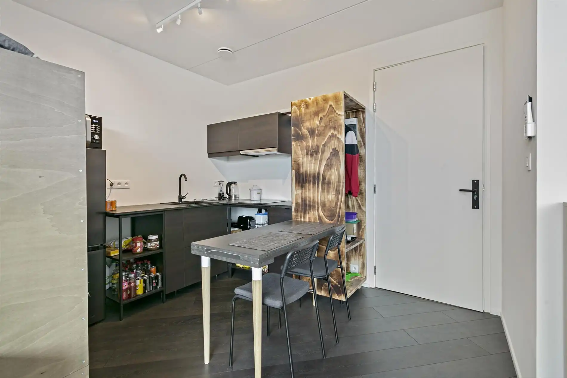 Gemeubelde studio op toplocatie in Mol-Centrum – ideale investering! foto 5