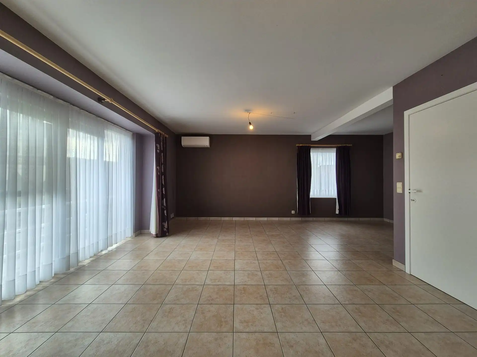 Ruim appartement met garage gelegen op het eerste verdiep vlakbij de Warande. foto 3