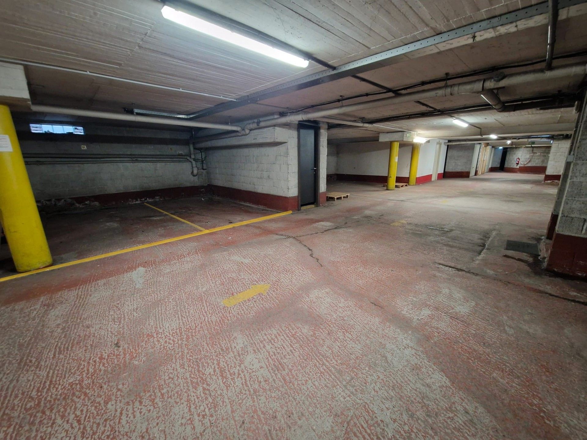 Parkeerplaats te koop foto {{pictureIndex}}