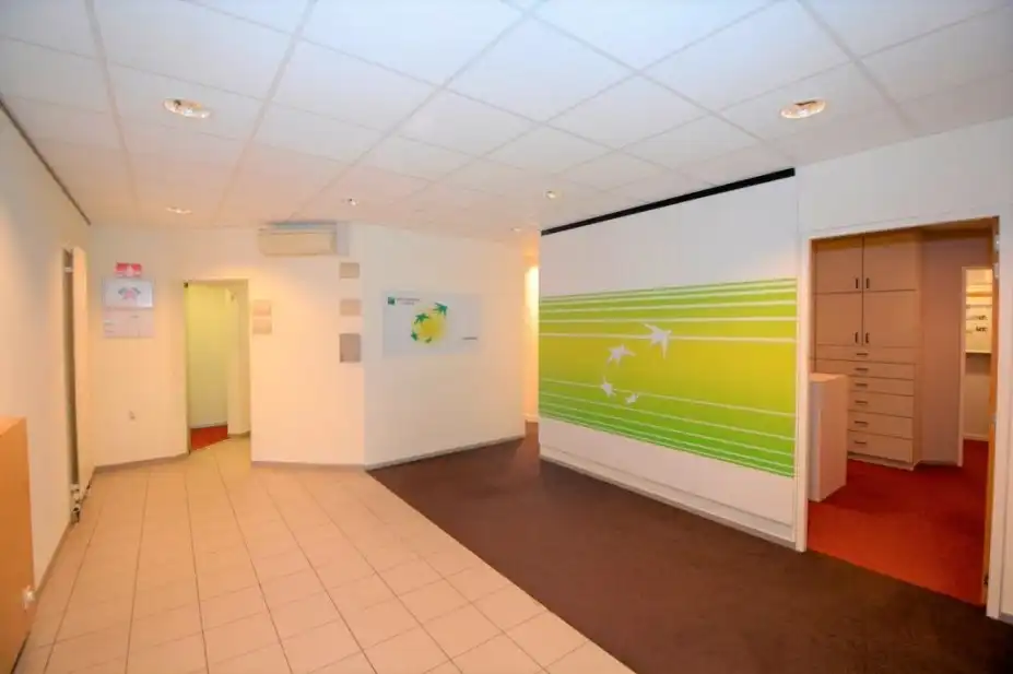 Voormalig bankkantoor met zeer veel mogelijkheden!  foto 4