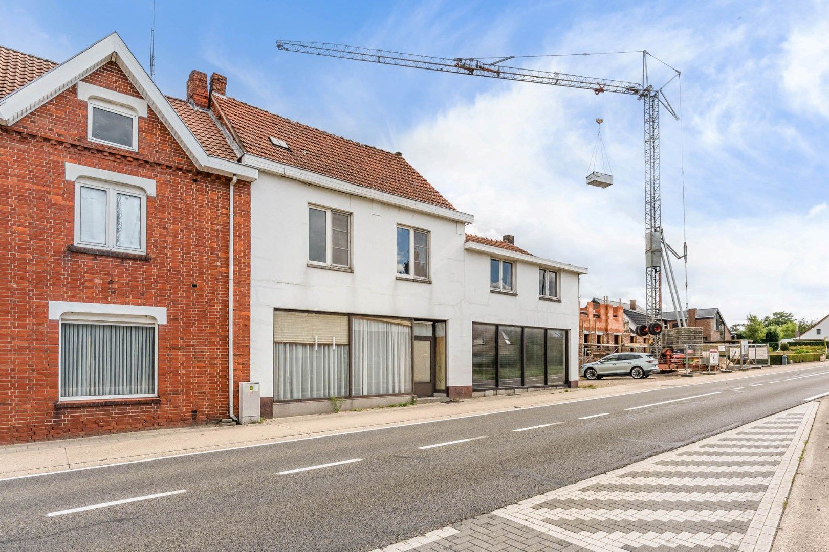 Multifunctioneel gebouw op een zichtlocatie langs een doorgangsweg net buiten het centrum van Bree!  foto 3