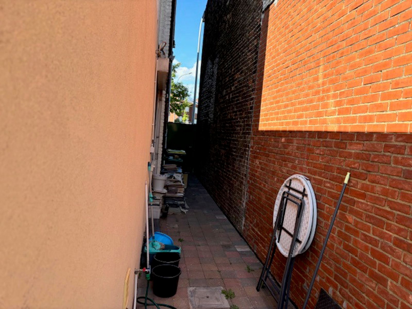 Woning met zij ingang en een prachtig zicht op de sportvelden te Landen foto 14