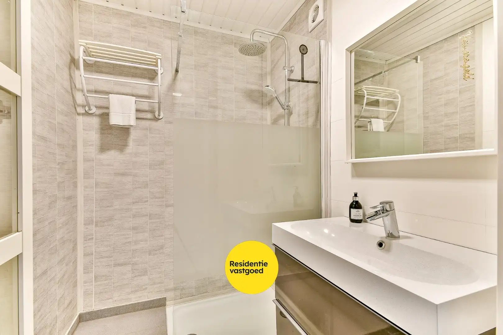 Instapklaar twee-slaapkamer-appartement op mooie locatie foto 13