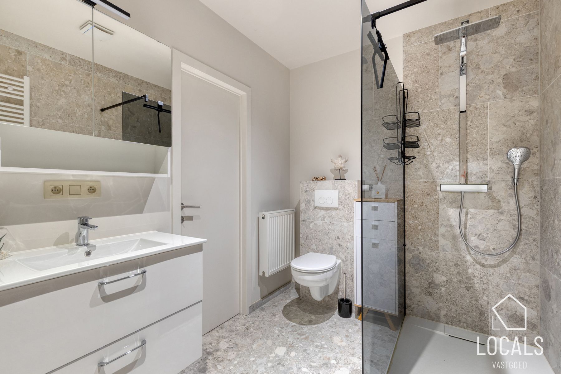 Instapklare parel met grote garage – totaalrenovatie 2024 foto 3