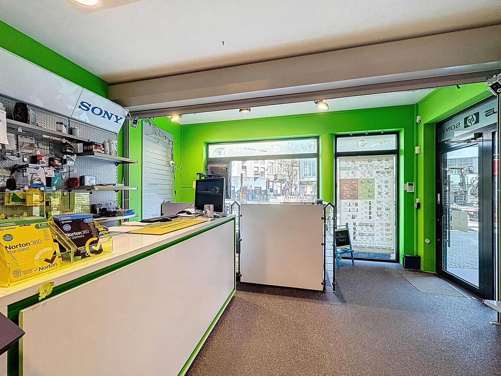 Commercieel Pand met Grote Visibiliteit vlakbij Bredabaan foto 3