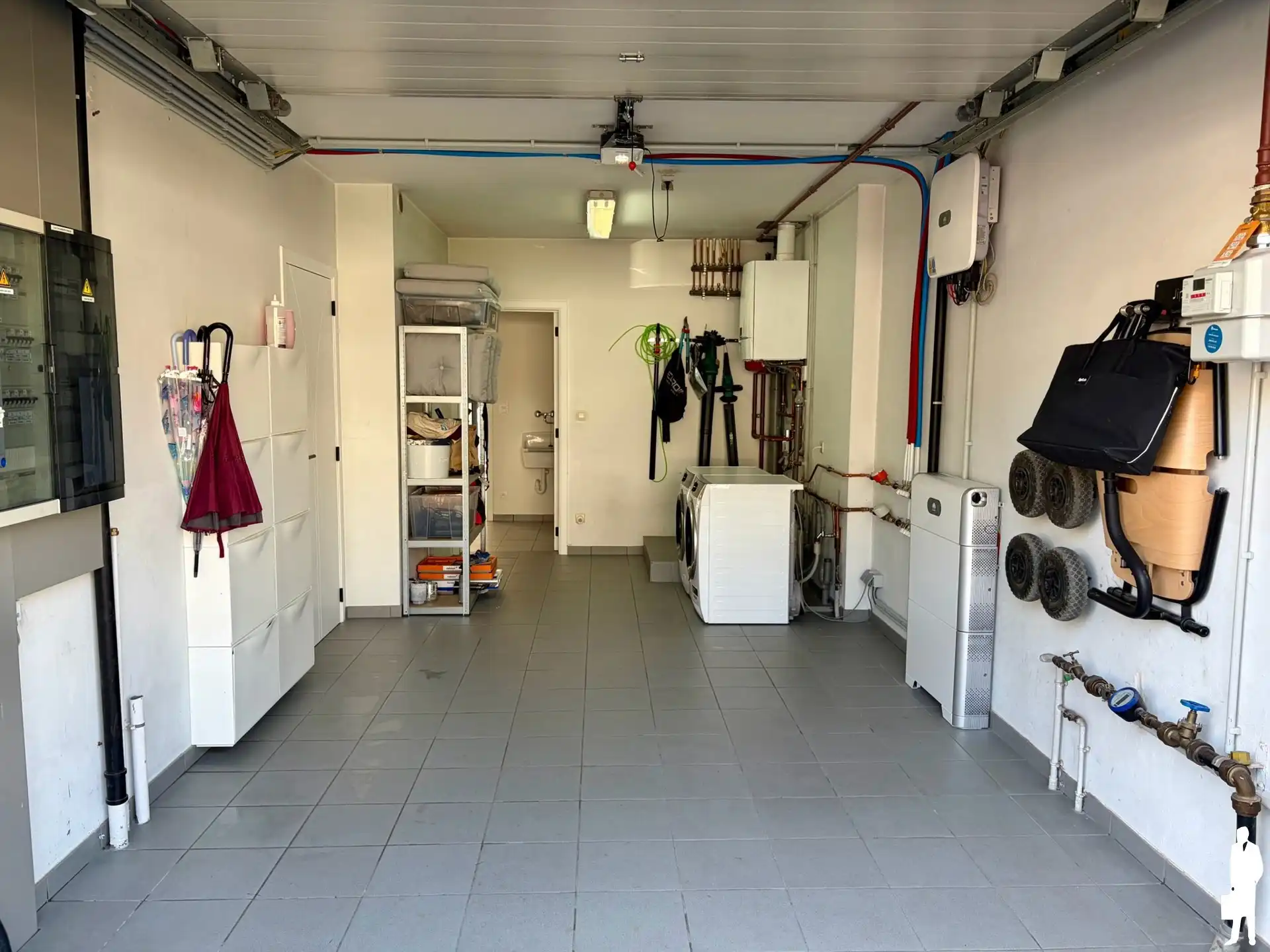 Unieke gezinswoning met veel mogelijkheden, garage en tuin foto 30