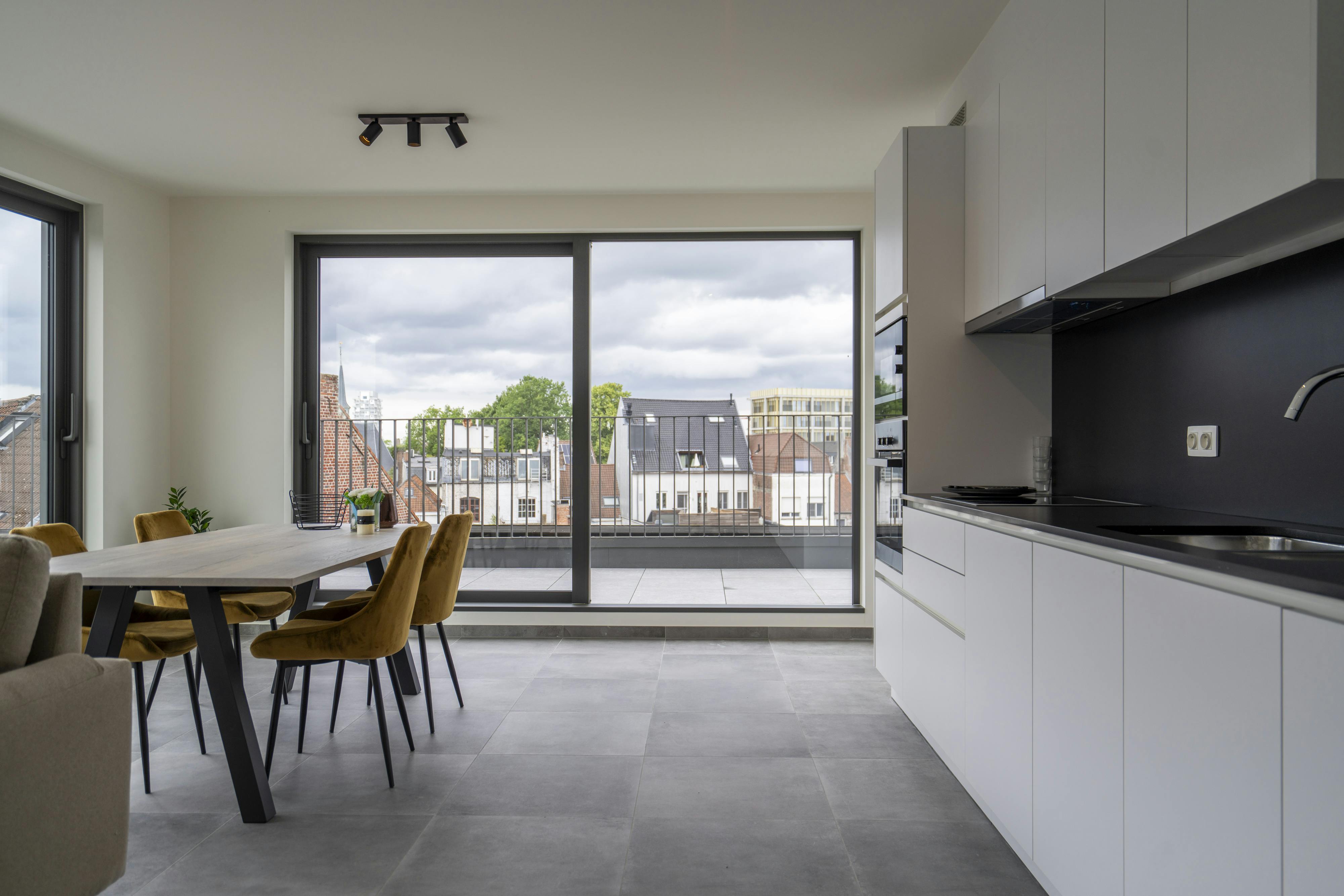 Instapklaar dakappartement / penthouse te koop in het centrum foto 27