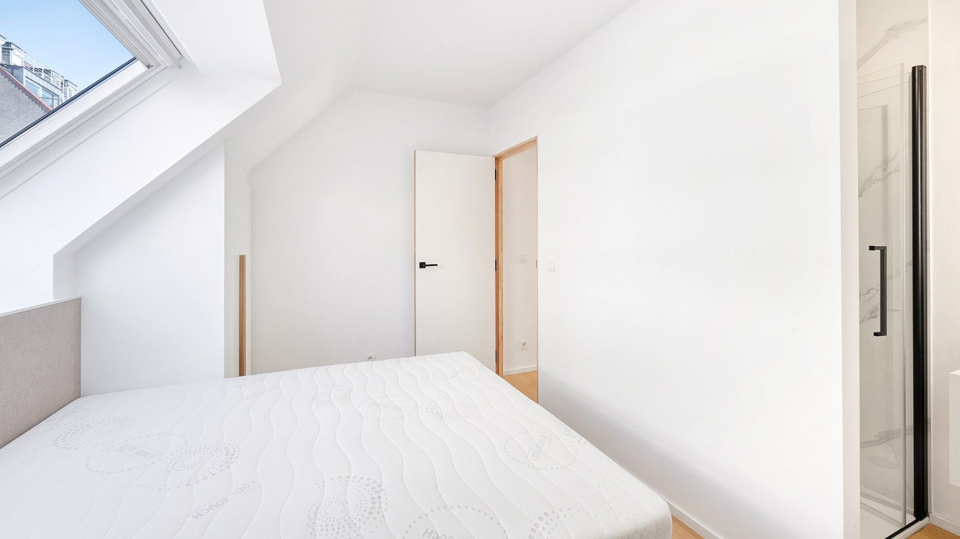 Prachtig duplex appartement met 18 meter gevelbreedte en groot zuid gericht terras met open zicht over het Knokse hinterland foto 11