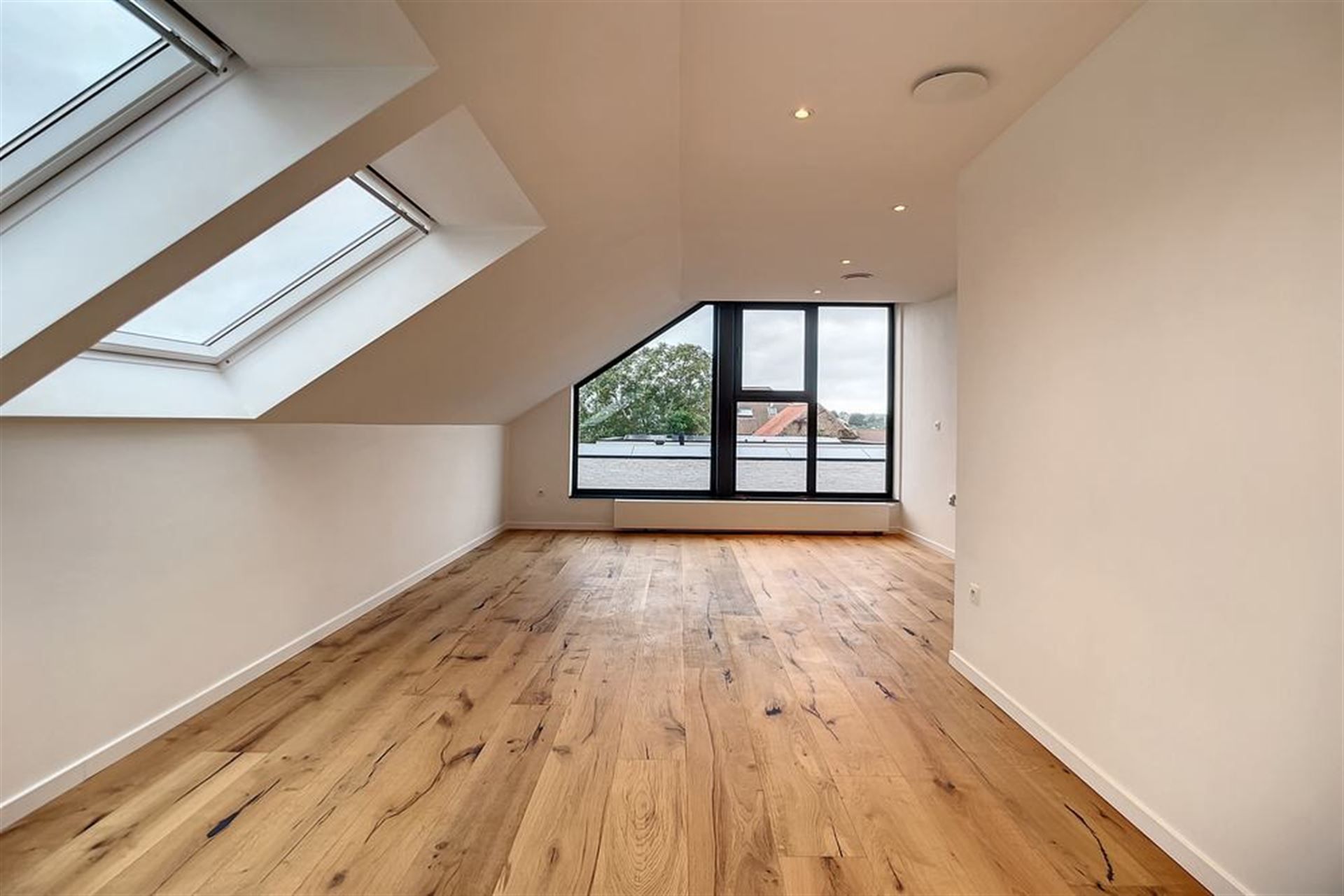 Moderne villa met 5 slaapkamers foto 32