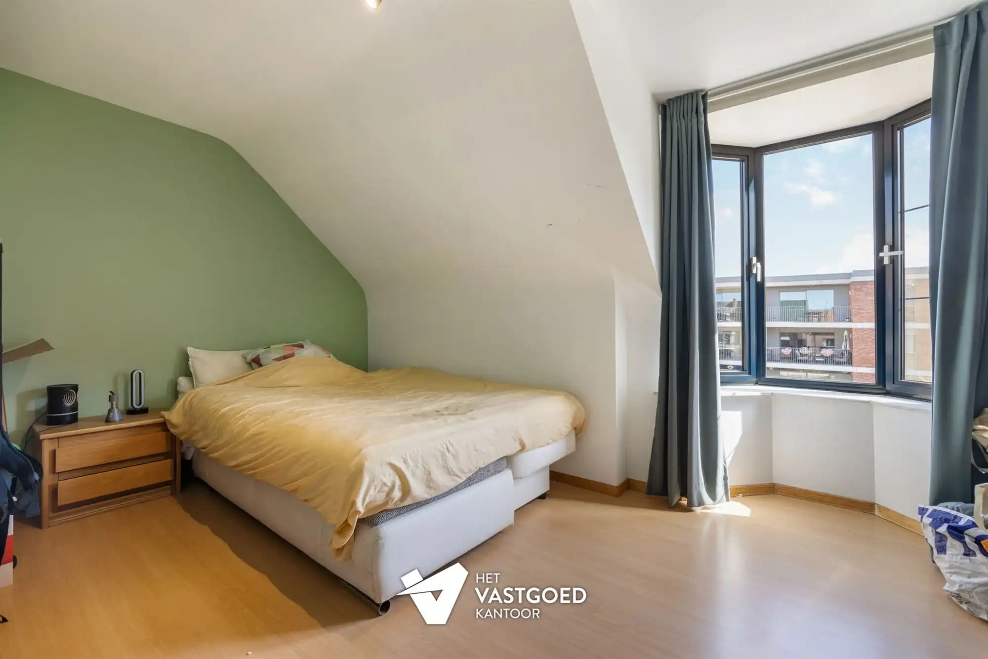 CENTRAAL GELEGEN, INSTAPKLARE BEL-ÉTAGEWONING foto 15