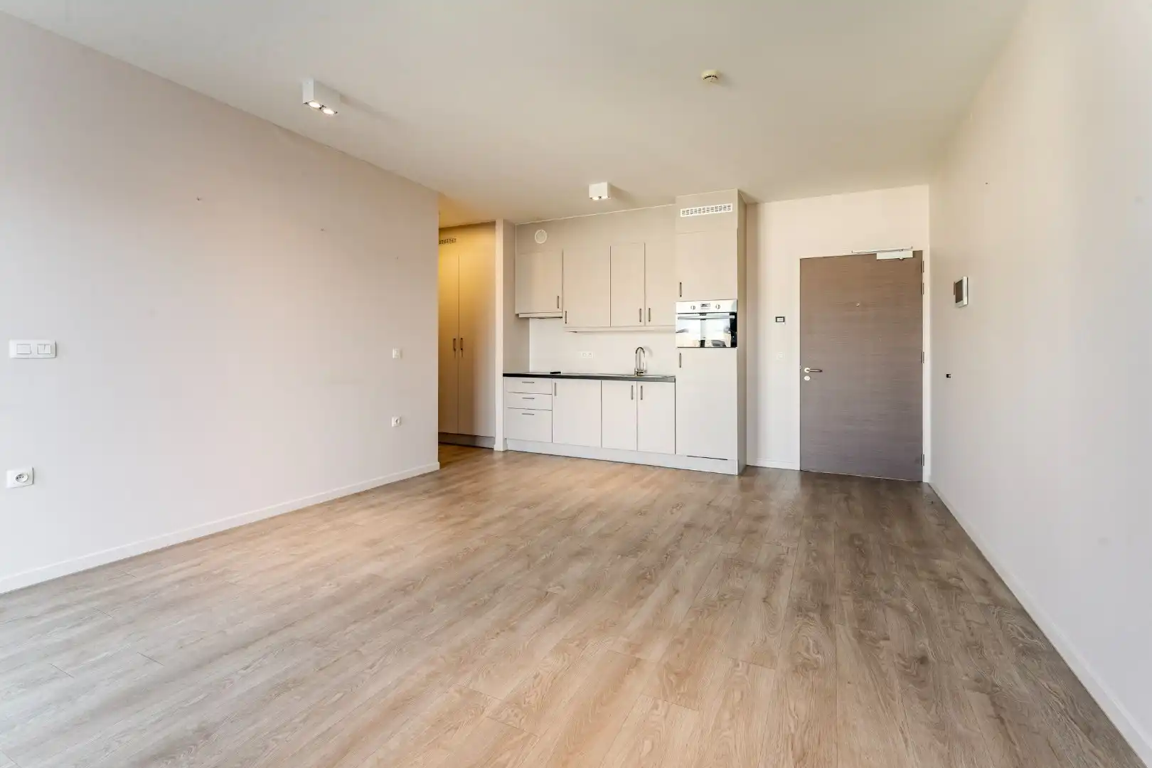  Volledig / modern uitgeruste service flat (nieuwbouw)  in een prachtige groene omgeving. foto 11