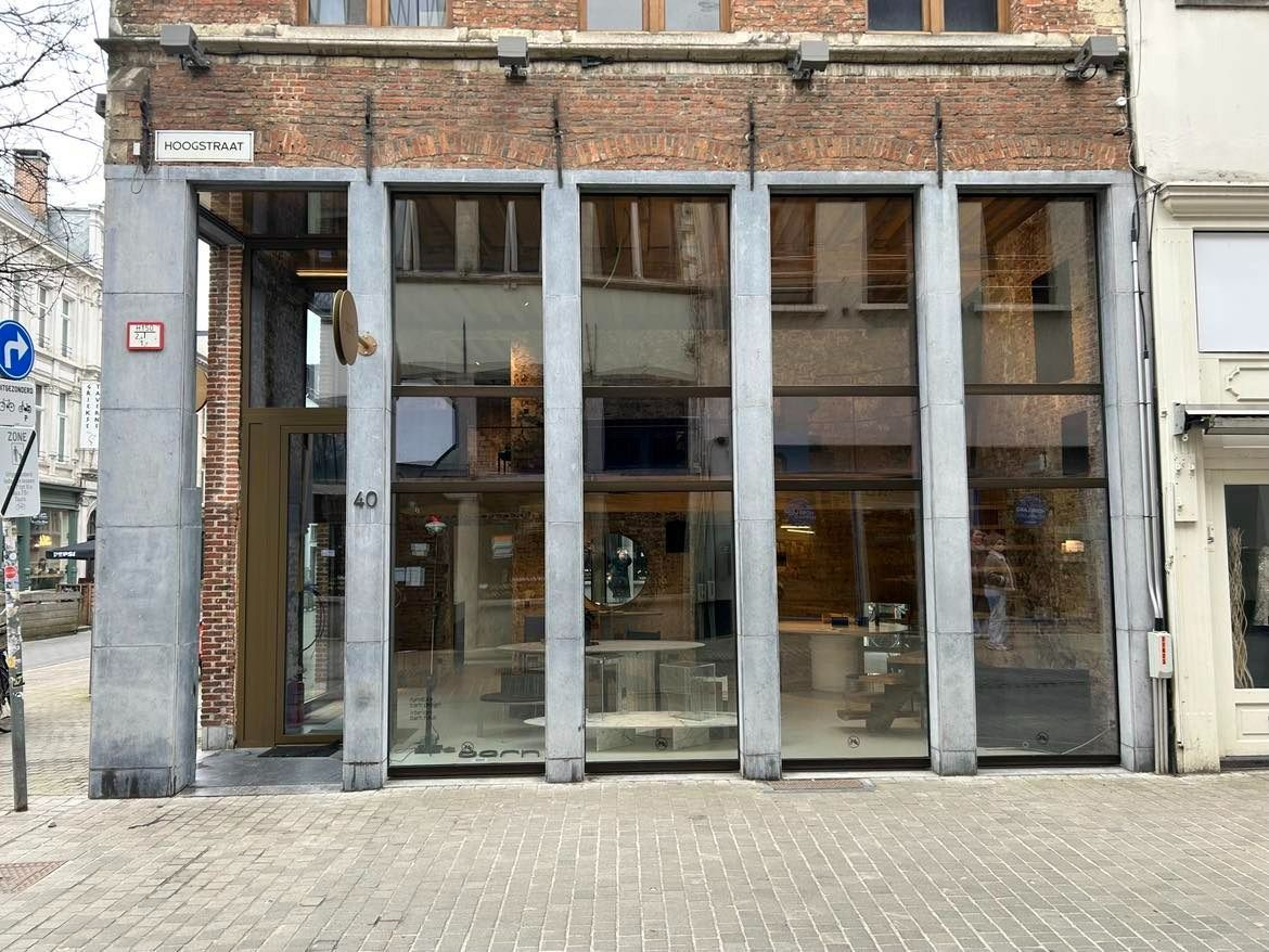 Mooi en unieke winkel in de Hoogstraat foto {{pictureIndex}}