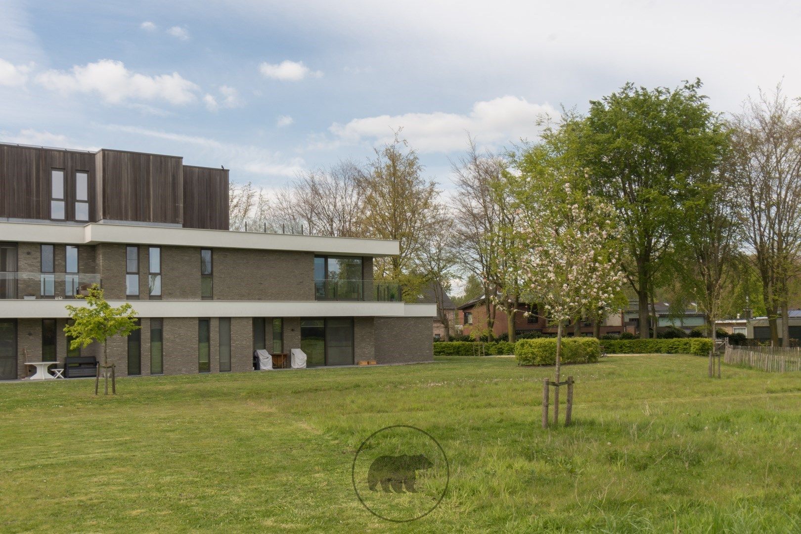 Luxueuze assistentiewoning met ruim terras en zicht op parkdreef foto 2