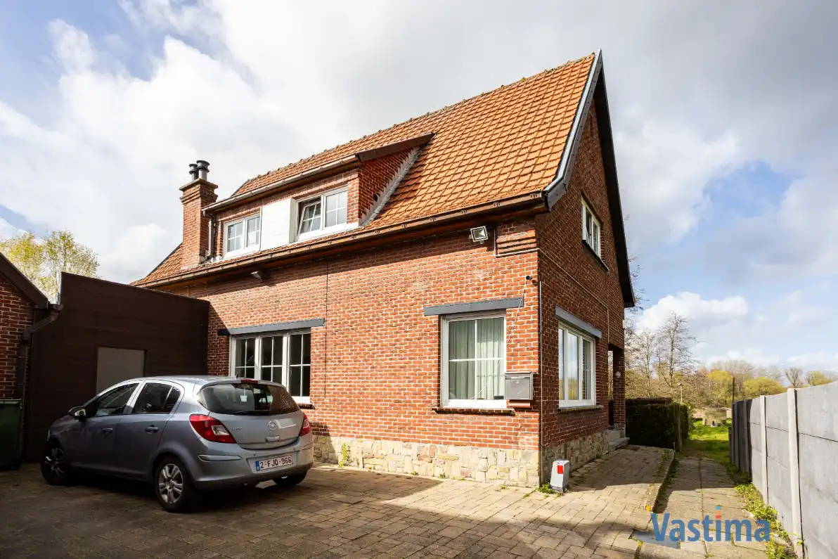 Rustige gelegen gezinswoning met tuin foto 2