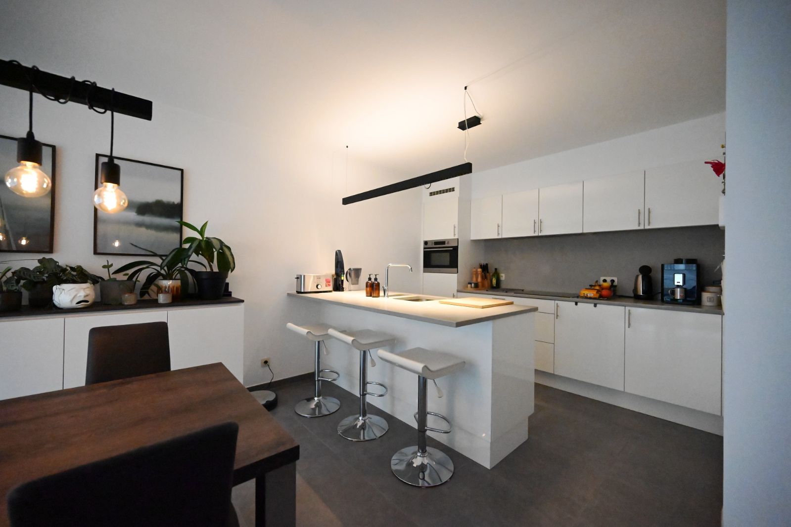 Goed gelegen appartement met 2 slaapkamers foto 2