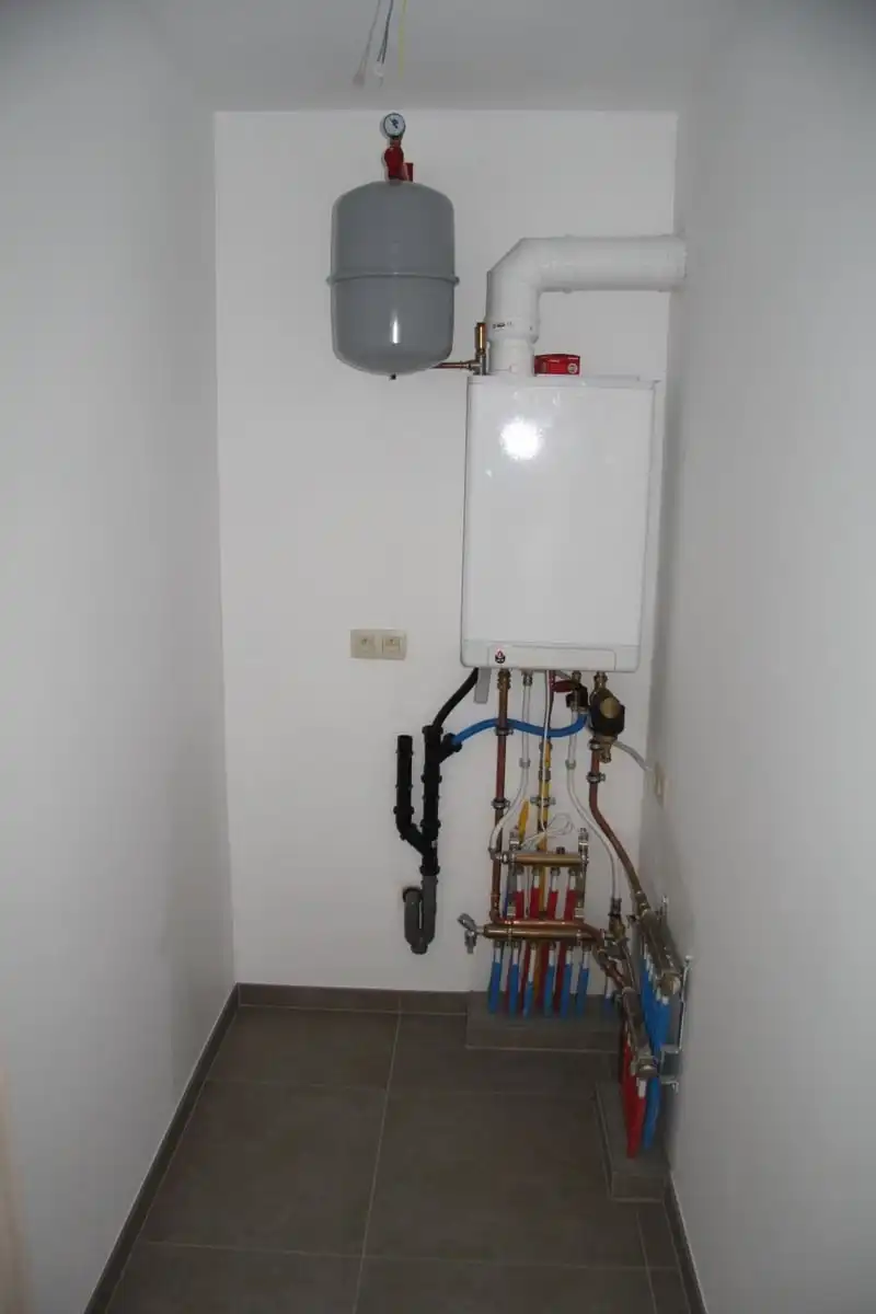 Ruim appartement met 2 slk, 2 terrassen, garage en autostaanplaats foto 16