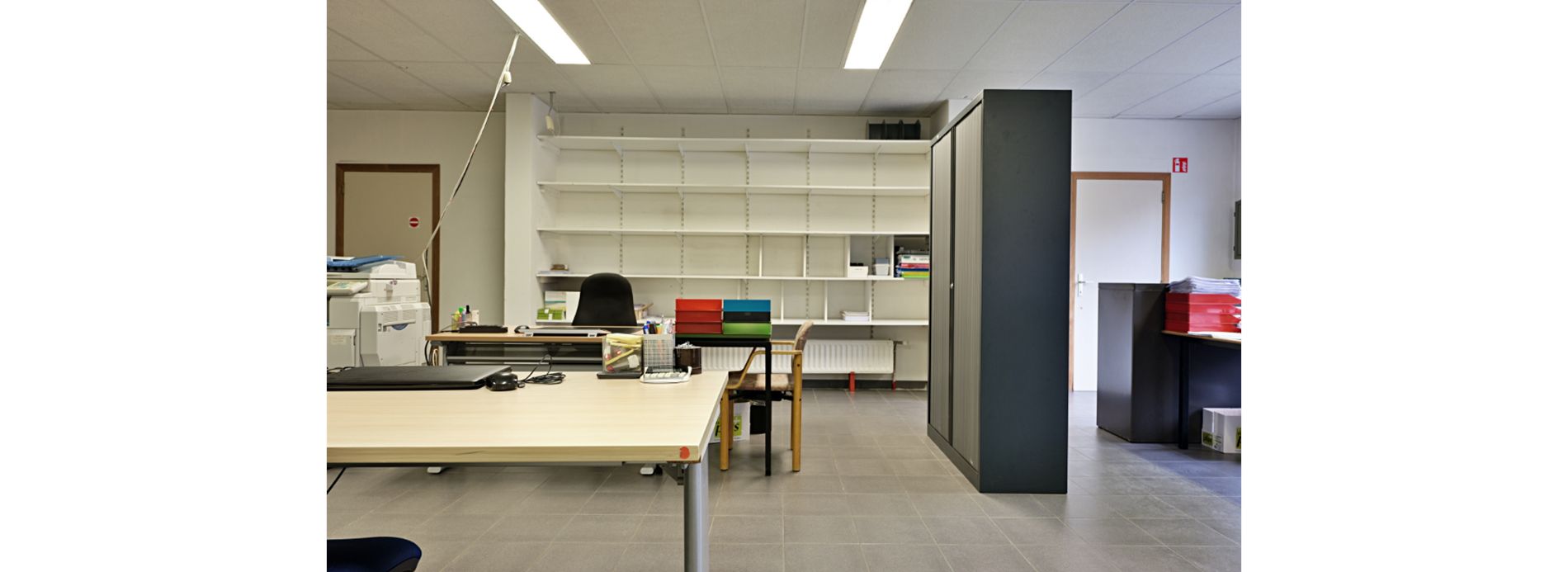 INTERESSANTE WONING MET KANTOOR & LOODS IN CENTRUM IEPER foto 8