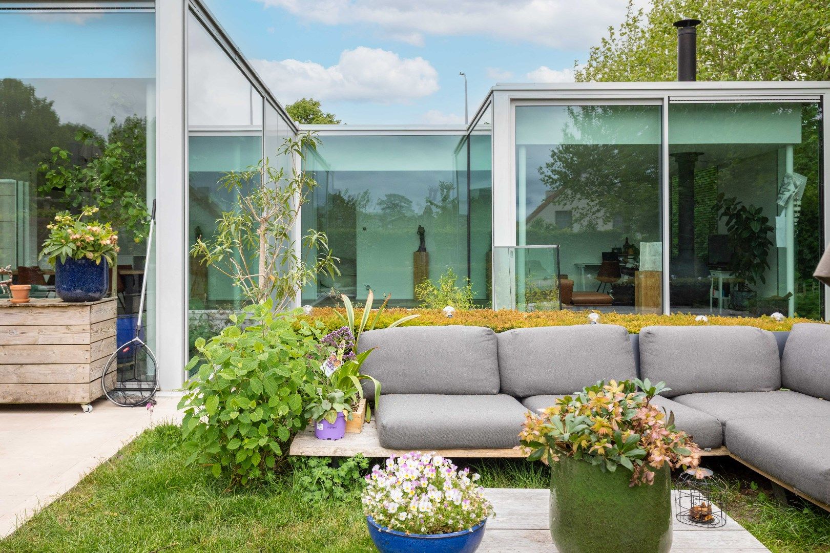 Recente en uitgebouwde villa met vijf kamers en/of praktijkruimte omgeven door het groen tussen Brugge en Oostkamp! foto 12