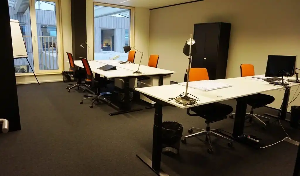 Gemeubeld kantoor in businesscenter Talentarena aan Dampoort station foto 3