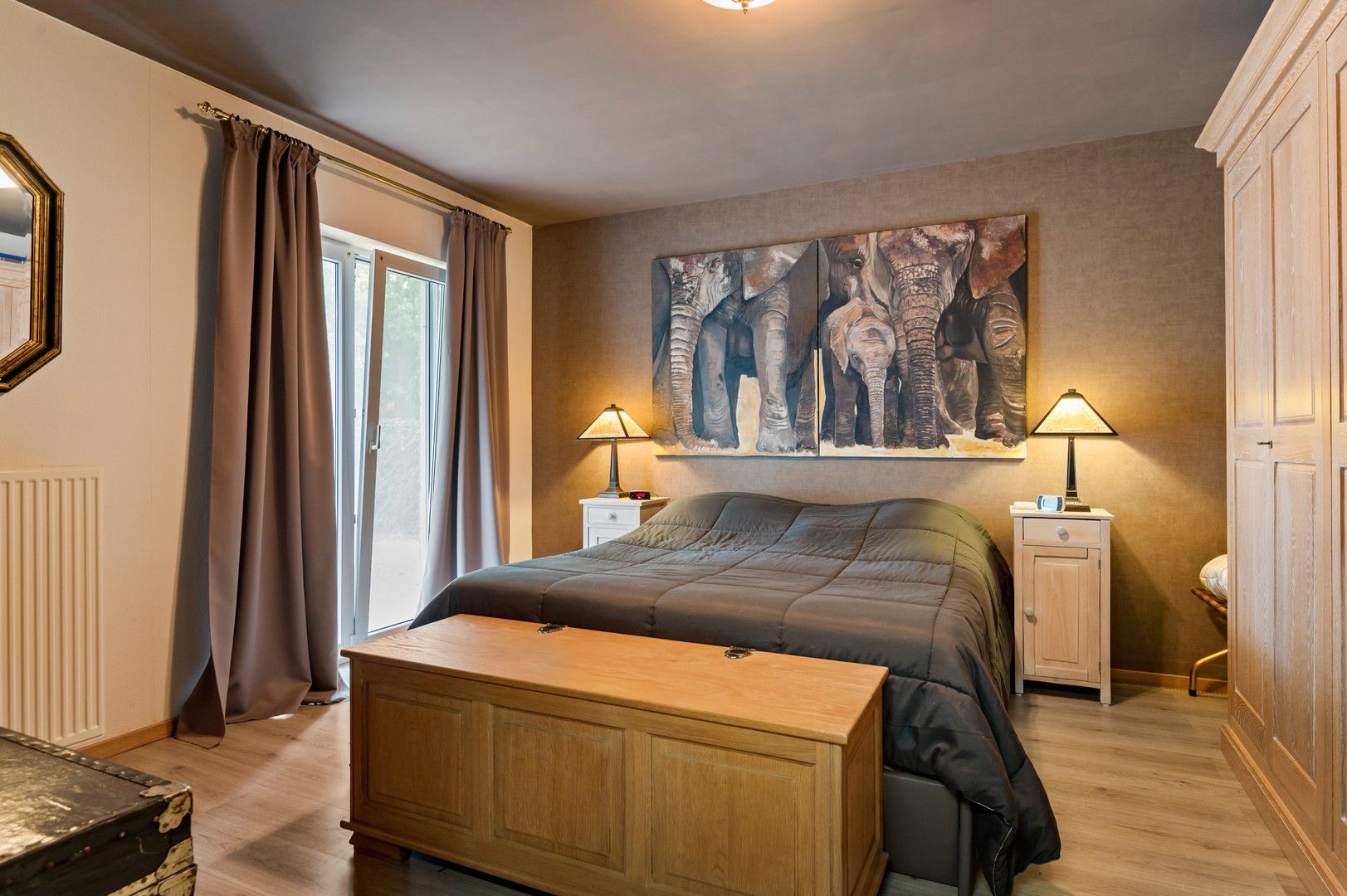 Knappe laagbouwwoning en groot bijgebouw met tuin en zwembad foto 11