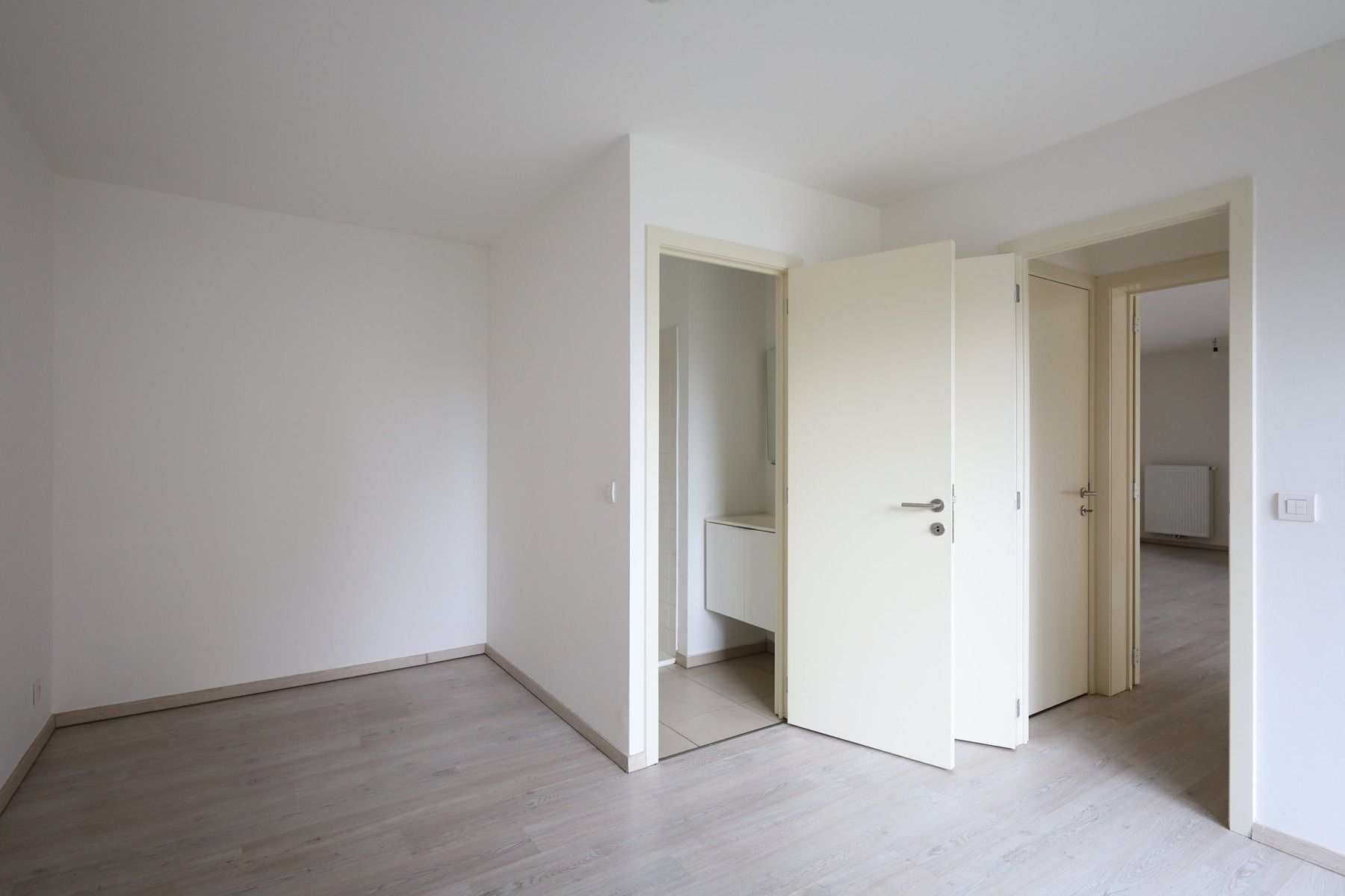 Gelijkvloers 1-slaapkamerappartement met groot terras/klein privétuintje foto 8