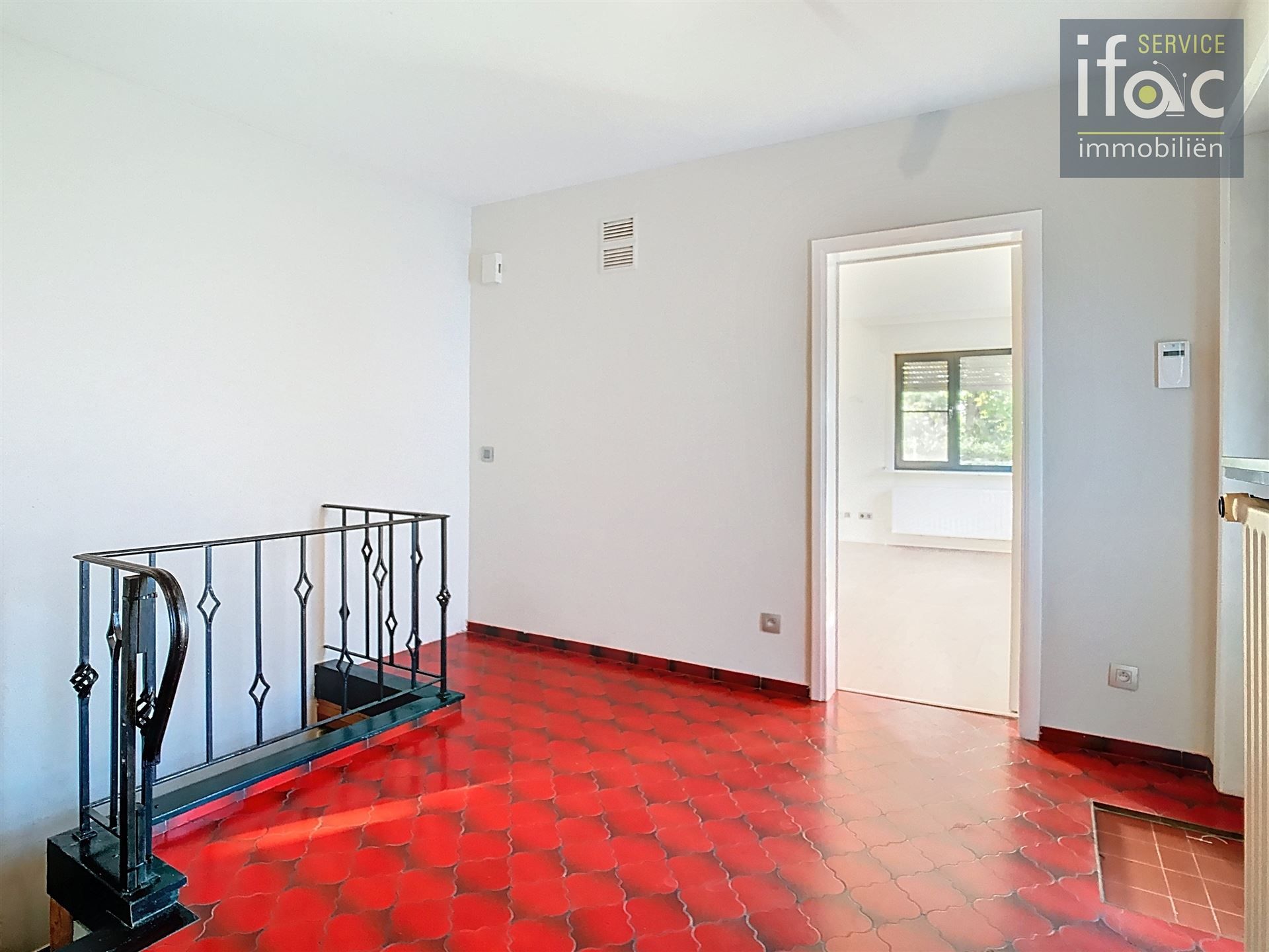 Bungalow met 4 slaapkamers en ruime garage foto 3