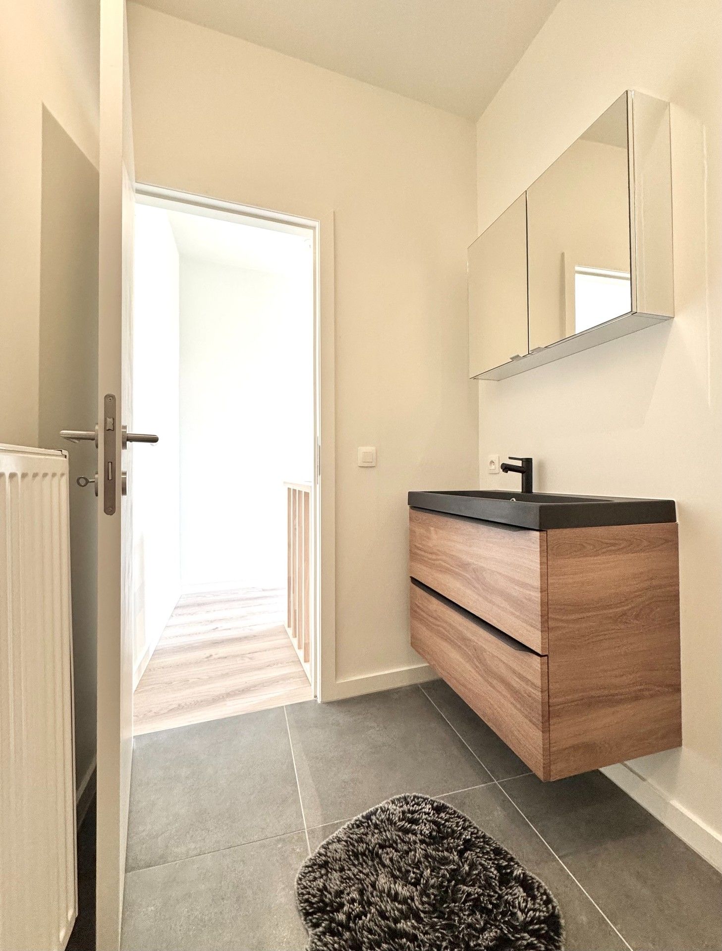 GERENOVEERDE WONING MET 3 SLPKS, TERRAS EN PARKING foto 24