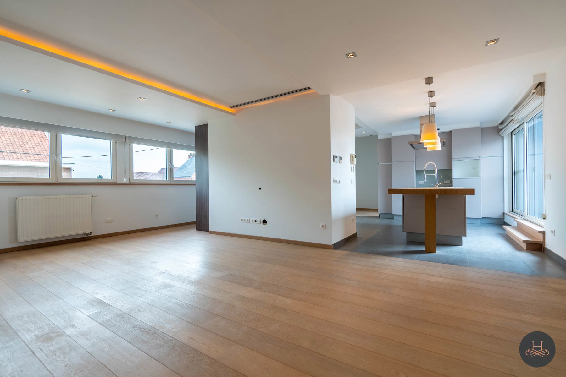 Ruim appartement met grote garage foto 7