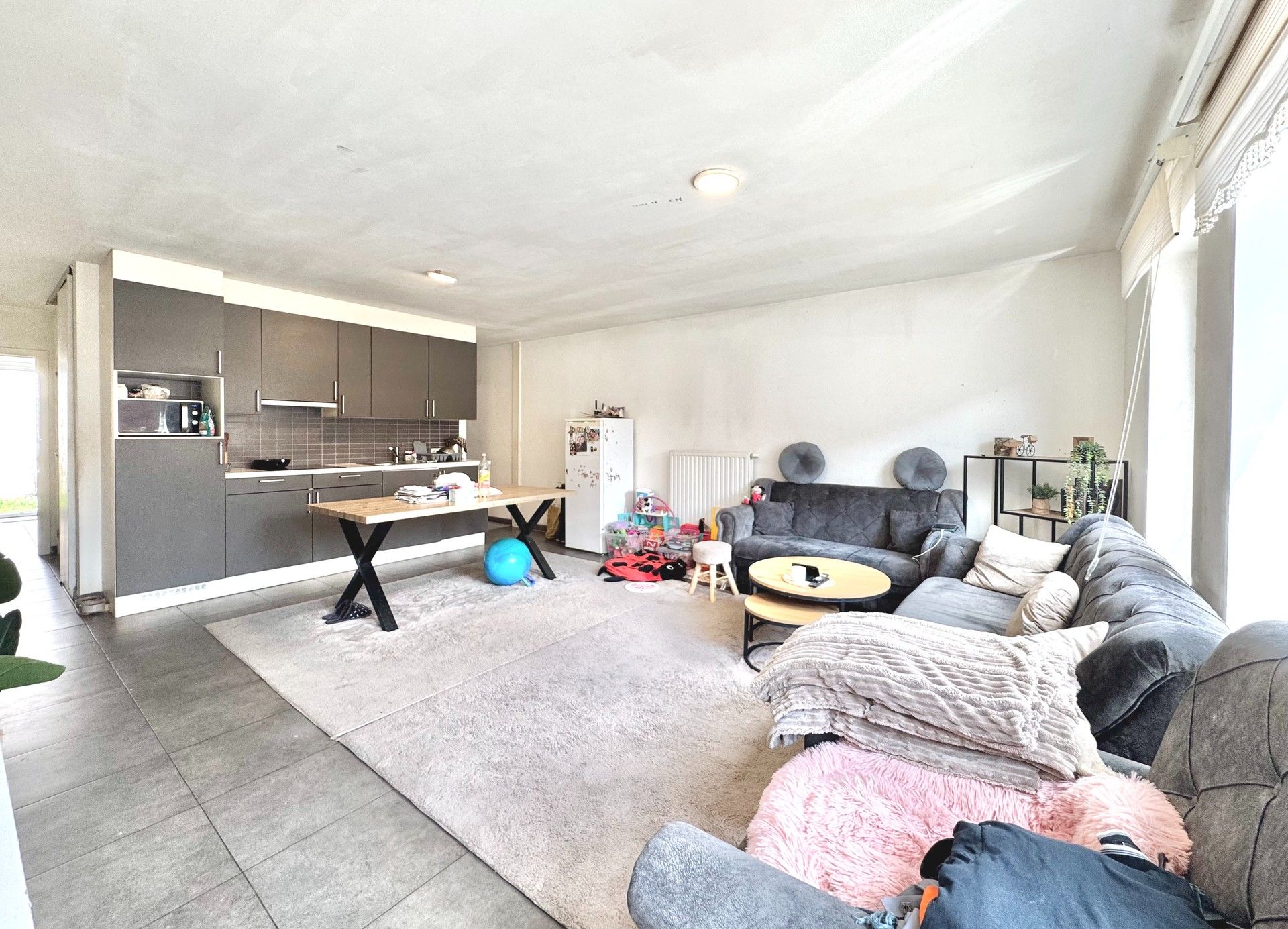 GELIJKVLOERS APPARTEMENT MET 2 SLPKS EN TUIN foto 5