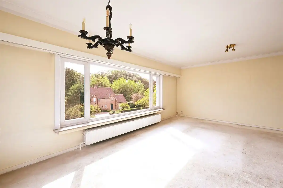 Lichtrijk te renoveren hoekappartement in hartje Brasschaat foto 14